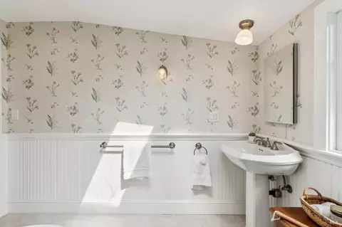 Bath - 86-84 Hill St, Mill Valley, CA 94941 photo 4 of 8