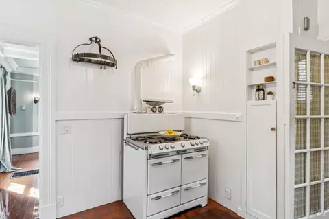 Kitchen - 86-84 Hill St, Mill Valley, CA 94941 photo 4 of 7