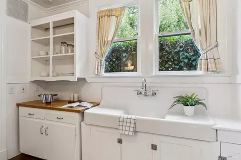 Kitchen - 86-84 Hill St, Mill Valley, CA 94941 photo 2 of 7