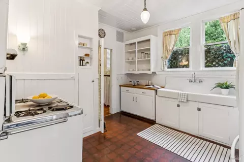 Kitchen - 86-84 Hill St, Mill Valley, CA 94941 photo 3 of 7