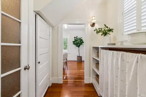 Entry Way - 86-84 Hill St, Mill Valley, CA 94941 photo 5 of 8