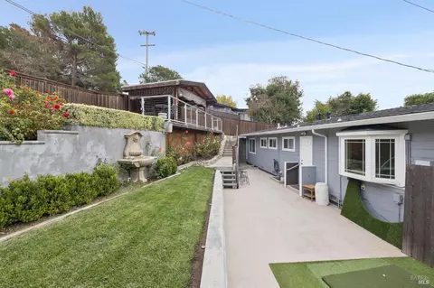 Exterior - 10 N Knoll Rd, Mill Valley, CA 94941 photo 11 of 12
