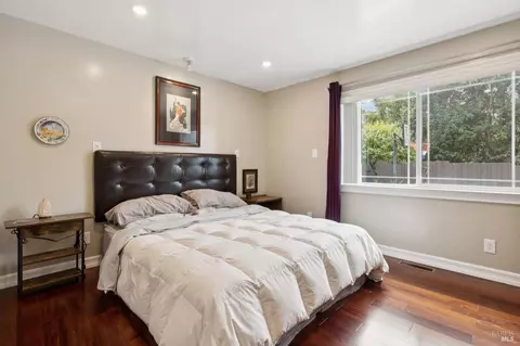 Bedroom - 10 N Knoll Rd, Mill Valley, CA 94941 photo 1 of 3