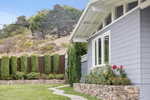 Exterior - 10 N Knoll Rd, Mill Valley, CA 94941 photo 2 of 12