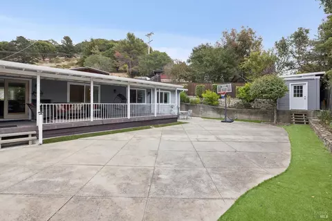 Exterior - 10 N Knoll Rd, Mill Valley, CA 94941 photo 6 of 12
