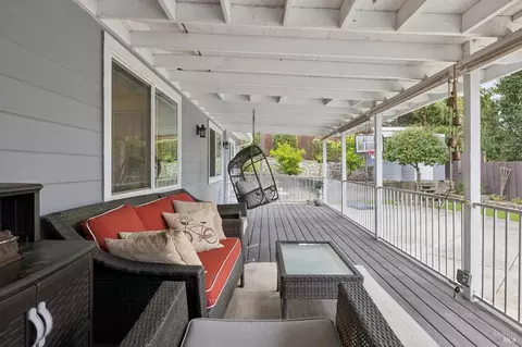 Exterior - 10 N Knoll Rd, Mill Valley, CA 94941 photo 4 of 12
