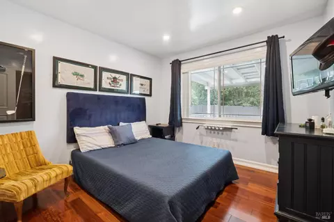 Bedroom - 10 N Knoll Rd, Mill Valley, CA 94941 photo 3 of 3