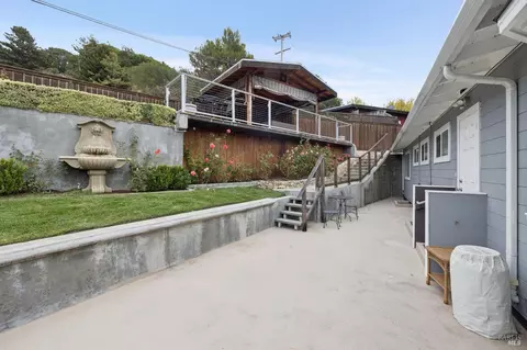 Exterior - 10 N Knoll Rd, Mill Valley, CA 94941 photo 10 of 12