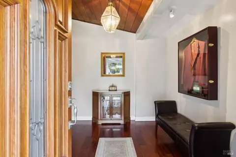 Entry Way - 10 N Knoll Rd, Mill Valley, CA 94941 photo 1 of 1
