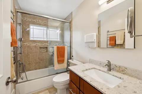 Bath - 10 N Knoll Rd, Mill Valley, CA 94941 photo 2 of 2