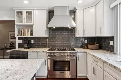 Kitchen - 10 N Knoll Rd, Mill Valley, CA 94941 photo 5 of 8