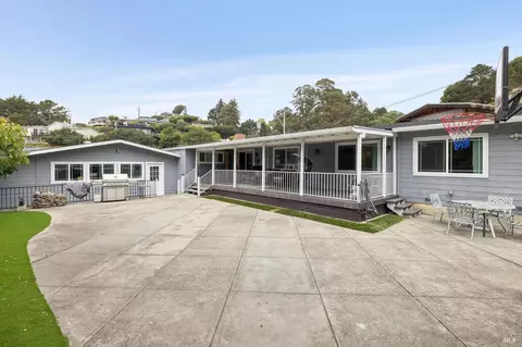 Exterior - 10 N Knoll Rd, Mill Valley, CA 94941 photo 7 of 12