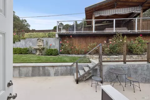 Exterior - 10 N Knoll Rd, Mill Valley, CA 94941 photo 9 of 12