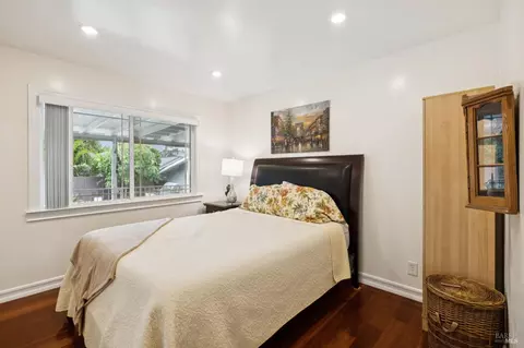 Bedroom - 10 N Knoll Rd, Mill Valley, CA 94941 photo 2 of 3