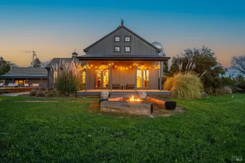Exterior - 21831 Schellville Rd, Sonoma, CA 95476 photo 4 of 8