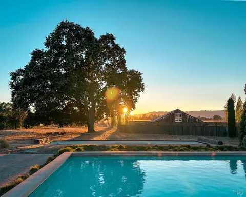 Exterior - 21831 Schellville Rd, Sonoma, CA 95476 photo 7 of 8