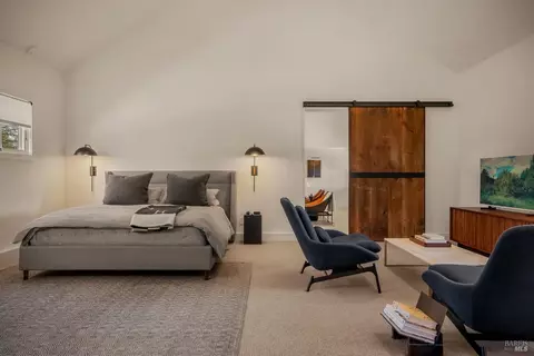 Bedroom - 21831 Schellville Rd, Sonoma, CA 95476 photo 3 of 3