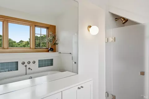 Bath - 21831 Schellville Rd, Sonoma, CA 95476 photo 3 of 4