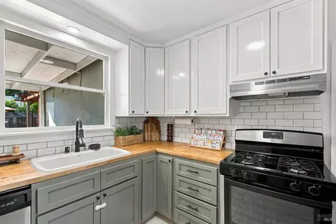 Kitchen - 129 Dewitt Ave, Napa, CA 94558 photo 3 of 4