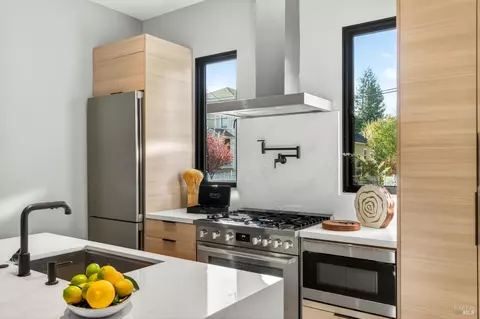 Kitchen - 585 Riverside Dr, Napa, CA 94559 photo 2 of 3