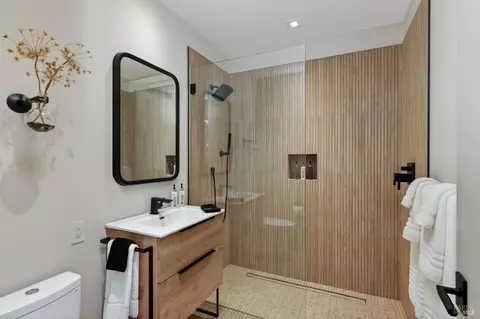 Bath - 585 Riverside Dr, Napa, CA 94559 photo 1 of 2