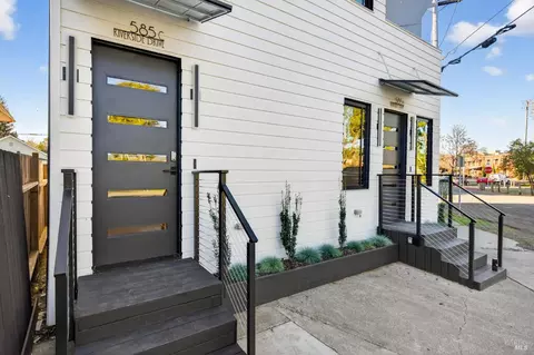 Exterior - 585 Riverside Dr, Napa, CA 94559 photo 2 of 3