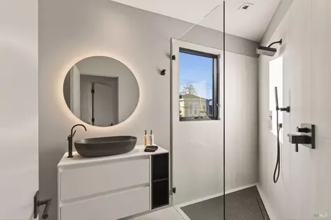 Bath - 585 Riverside Dr, Napa, CA 94559 photo 2 of 2