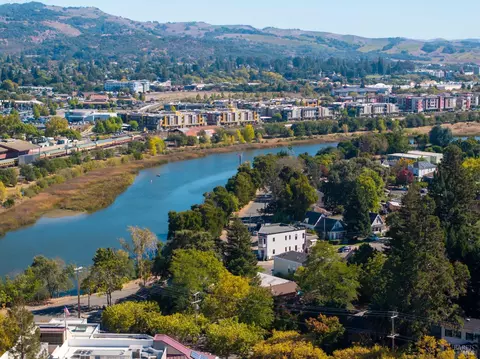 View/Area - 585 Riverside Dr, Napa, CA 94559 photo 2 of 4