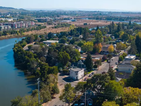 View/Area - 585 Riverside Dr, Napa, CA 94559 photo 3 of 4