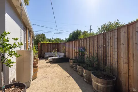 Exterior - 1740 E St, Napa, CA 94559 photo 7 of 8