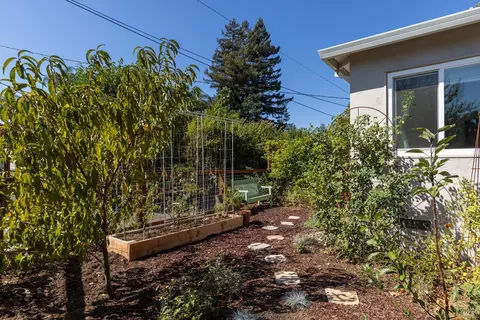 Exterior - 1740 E St, Napa, CA 94559 photo 3 of 8