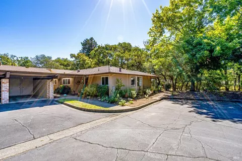 6492 Meadowridge Dr, Santa Rosa, CA 95409