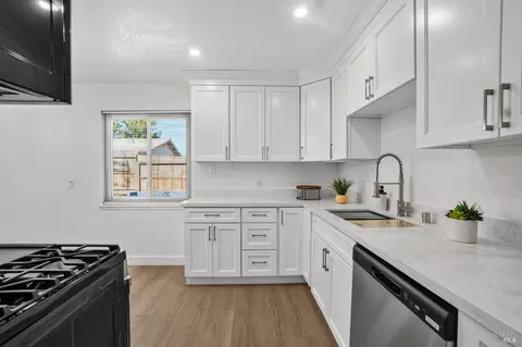 Kitchen - 442 Elder St, Vacaville, CA 95688 photo 2 of 2