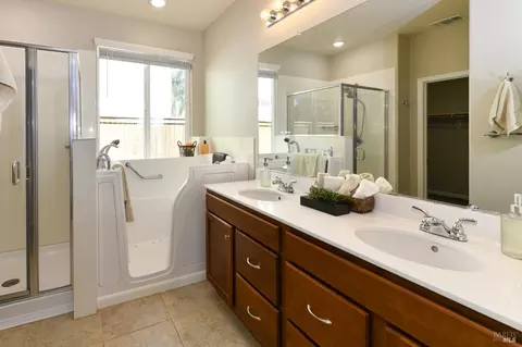 Bath - 2417 Hancock Dr, Fairfield, CA 94533 photo 1 of 5