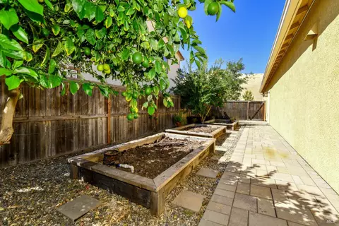 Exterior - 2417 Hancock Dr, Fairfield, CA 94533 photo 4 of 10