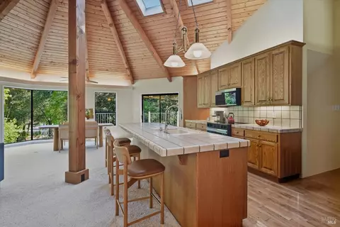 650 Wild Oak Dr, Santa Rosa, CA 95409