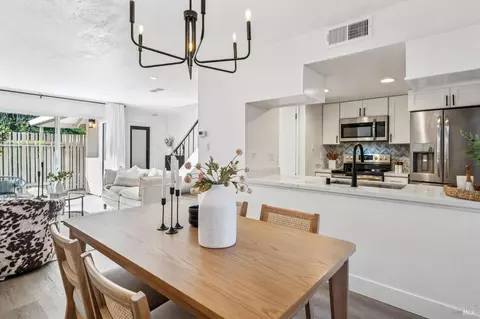 71 Roundtree Blvd, San Rafael, CA 94903