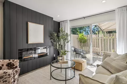 71 Roundtree Blvd, San Rafael, CA 94903