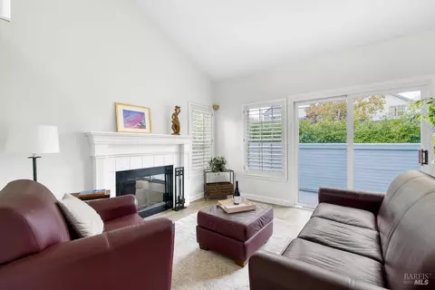 65 Mariners Cir, San Rafael, CA 94903