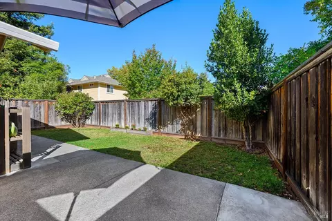 Exterior - 260 Usher Dr, Windsor, CA 95492 photo 5 of 9