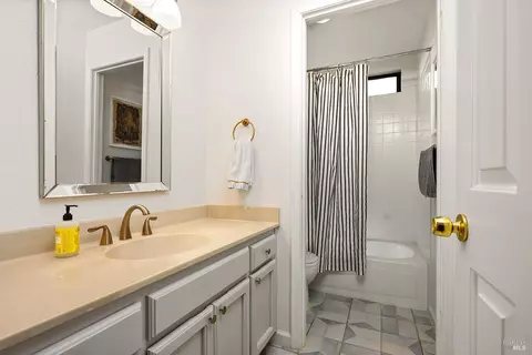 Bath - 260 Usher Dr, Windsor, CA 95492 photo 4 of 4