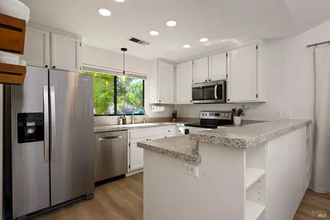 Kitchen - 260 Usher Dr, Windsor, CA 95492 photo 1 of 2