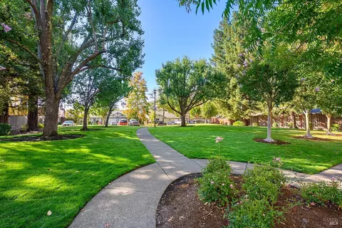 Exterior - 260 Usher Dr, Windsor, CA 95492 photo 8 of 9