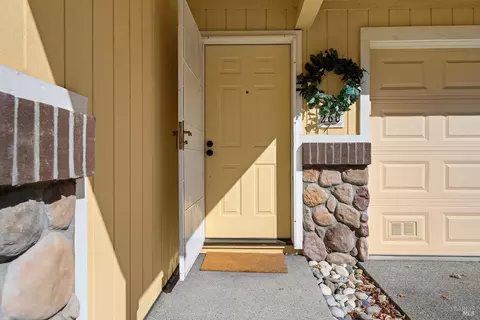 Entry Way - 260 Usher Dr, Windsor, CA 95492 photo 1 of 3