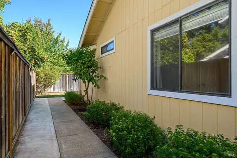 Exterior - 260 Usher Dr, Windsor, CA 95492 photo 2 of 9