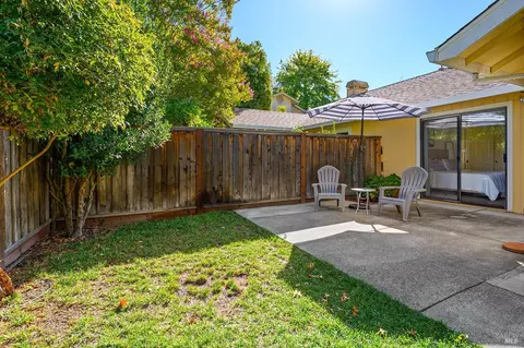 Exterior - 260 Usher Dr, Windsor, CA 95492 photo 6 of 9