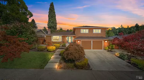 2206 Oak Hill Dr, Santa Rosa, CA 95404