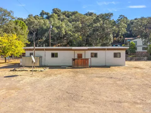 Exterior - 1400 Recreation Rd, Ukiah, CA 95482 photo 3 of 15