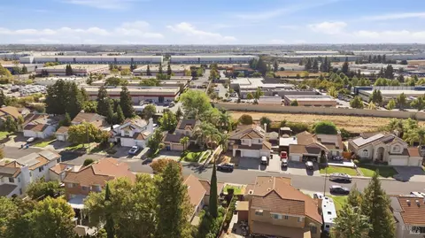 View/Area - 802 Monaghan Cir, Vacaville, CA 95688 photo 2 of 3