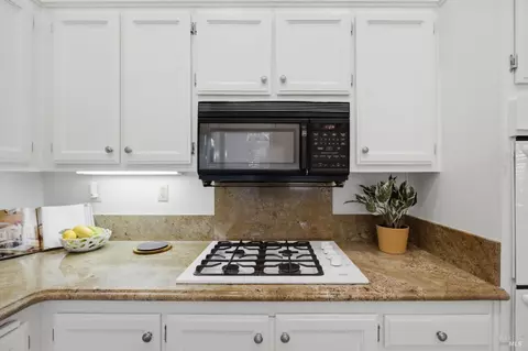 Kitchen - 802 Monaghan Cir, Vacaville, CA 95688 photo 3 of 4
